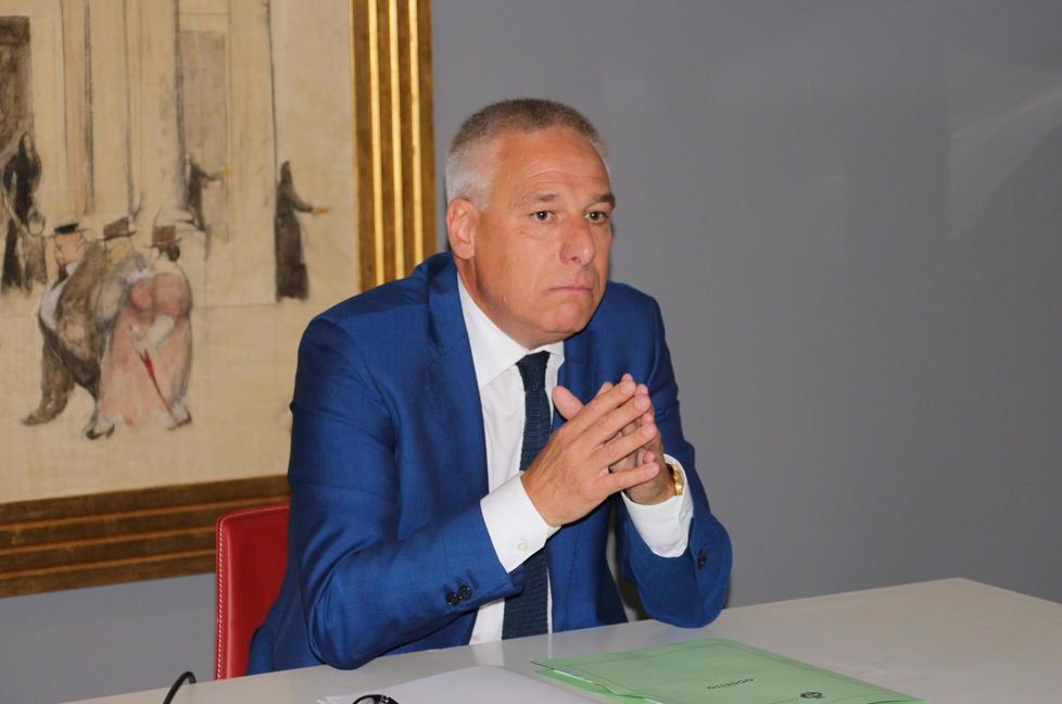 Avviso di garanzia a sindaco e dirigenti per i contenziosi con due noti locali 