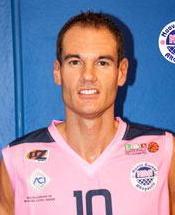 Bama corsara sul parquet del forte Cmc Carrara 