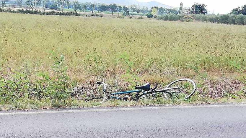 Investe ciclisti e scappa: auto e bici sotto sequestro