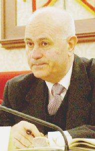 Il prof. Massimo Ampola