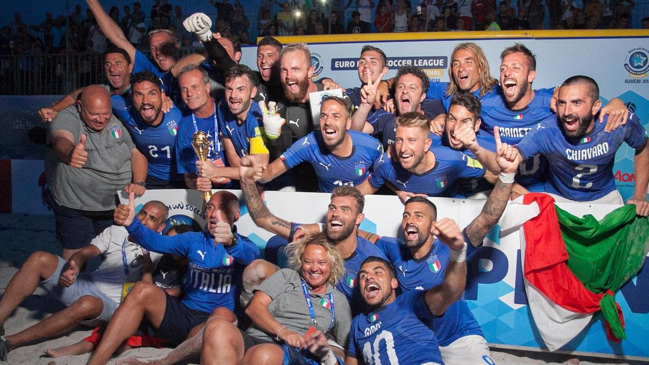 Trionfo azzurro sulla sabbia di Alghero