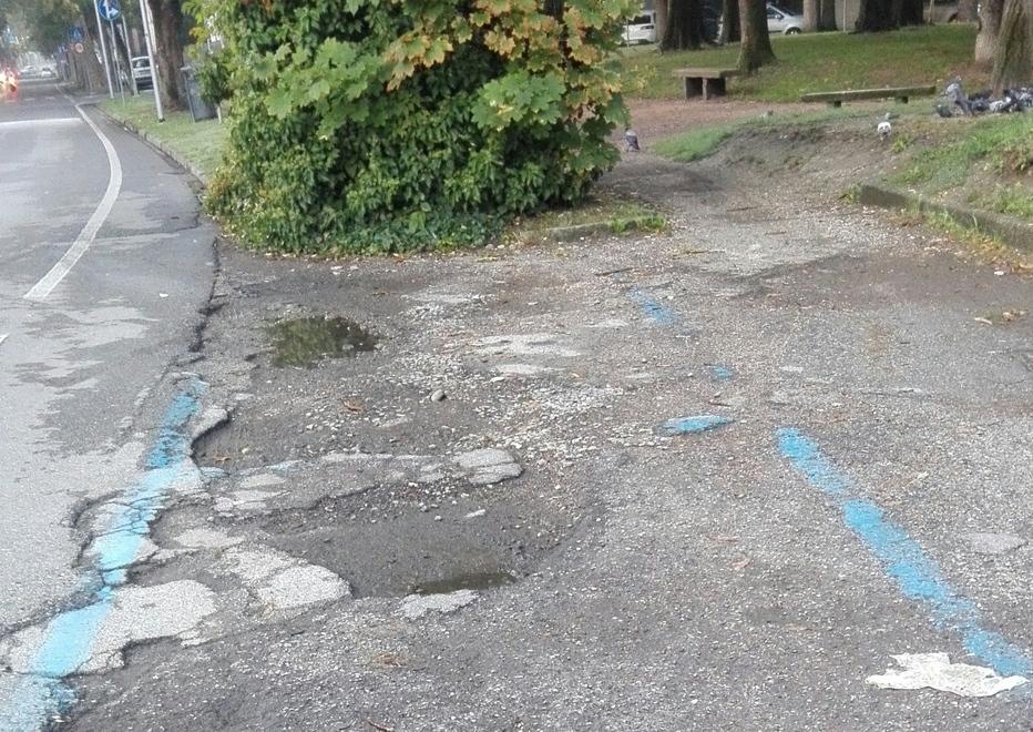 Corso Isonzo, sosta bucata 