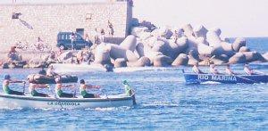 Una fase di una gara del Palio remiero elbano