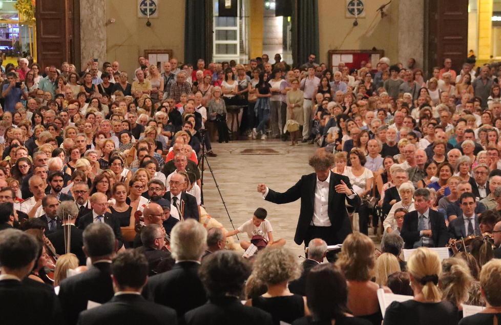 Alluvione, straordinario concerto in duomo per l’abbraccio della solidarietà - Video