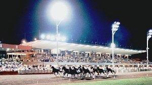 Una corsa notturna all’ippodromo Sesana