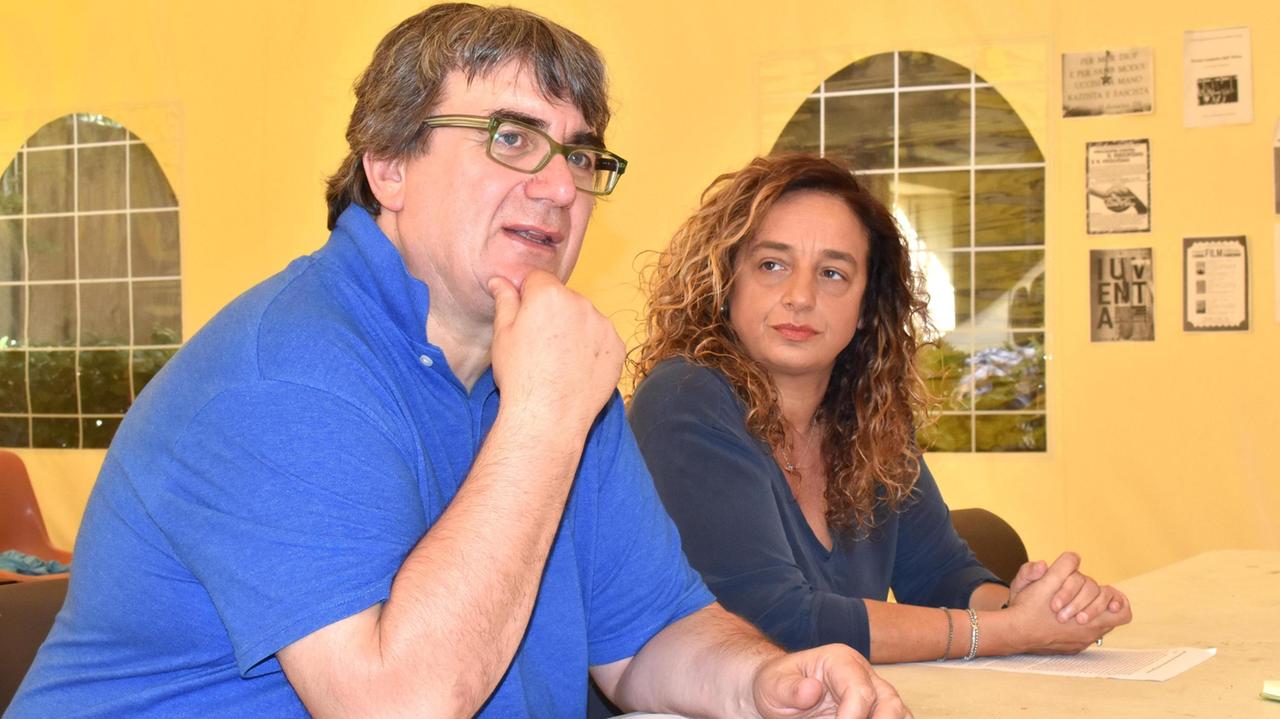 Don Biancalani con l'avvocato Elena Baldi