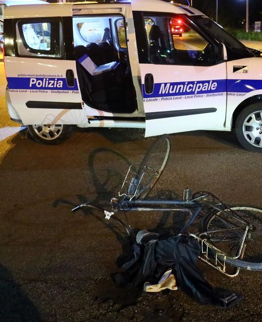Scooter contro bici, gravissimo un 20enne 