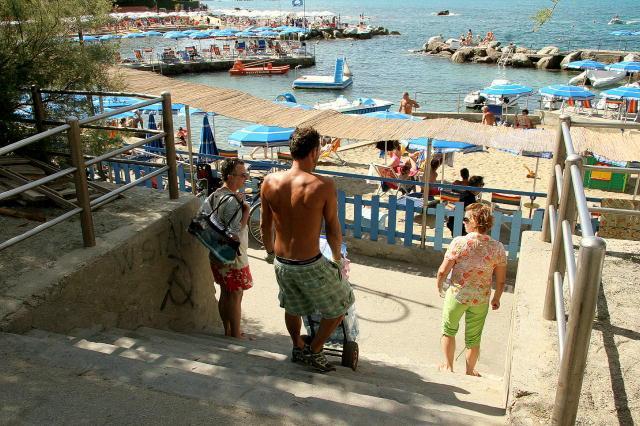 Una delle scale di acesso al lungomare di Portovecchio