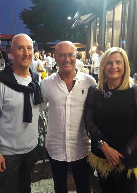 In centinaia alla festa per i 60 anni della macelleria