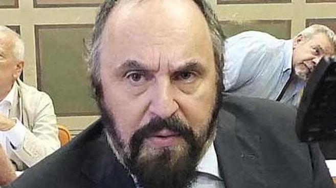 In piazza con le sedie un altro presidio contro Andrea Buscemi