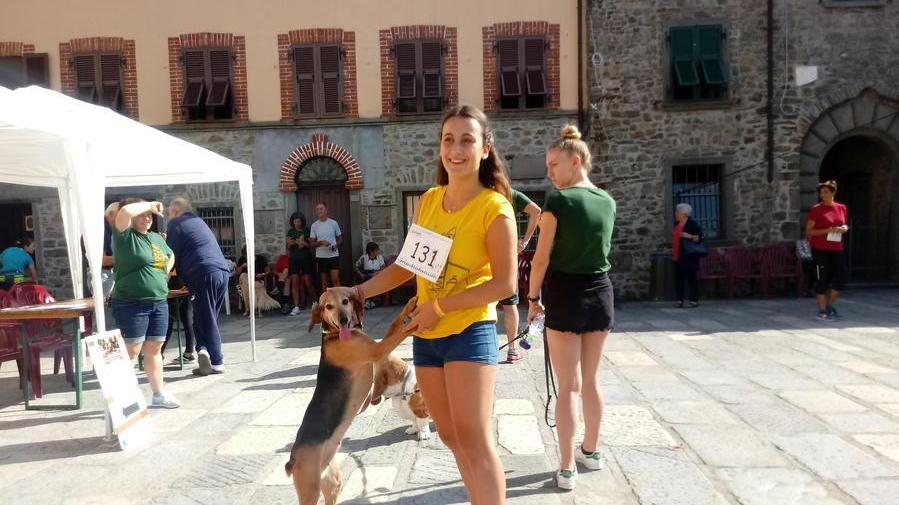 Animali e persone insieme successo del Corri a 6 zampe