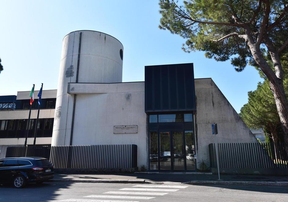 «Che ci fai con la bocca? Te la spacco» La suora indagata allontanata dalla scuola 