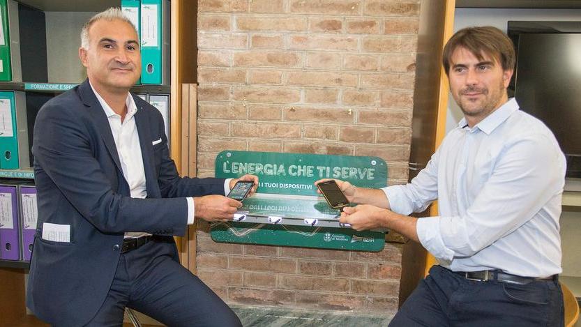 Arriva la charge box per ricaricare gratis tutti gli smart phone