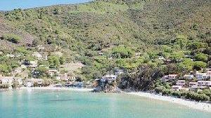 Una suggestiva immagine della spiaggia della Biodola