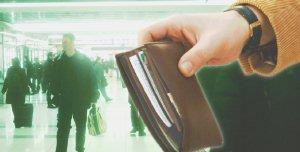 Ormai un classico il borseggio, il furto del portafoglio