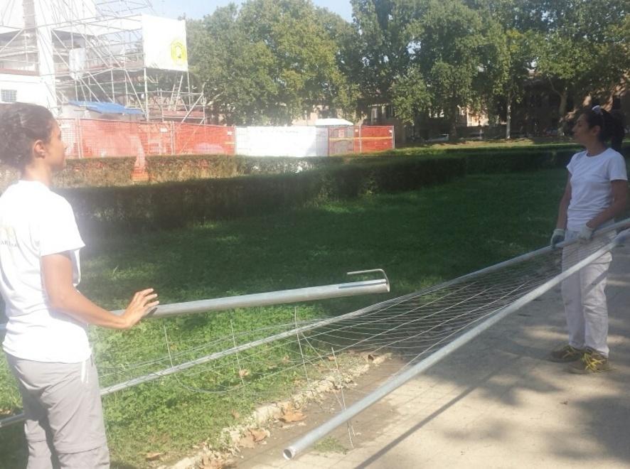 Vandali nel cantiere Sono saliti sulla colonna