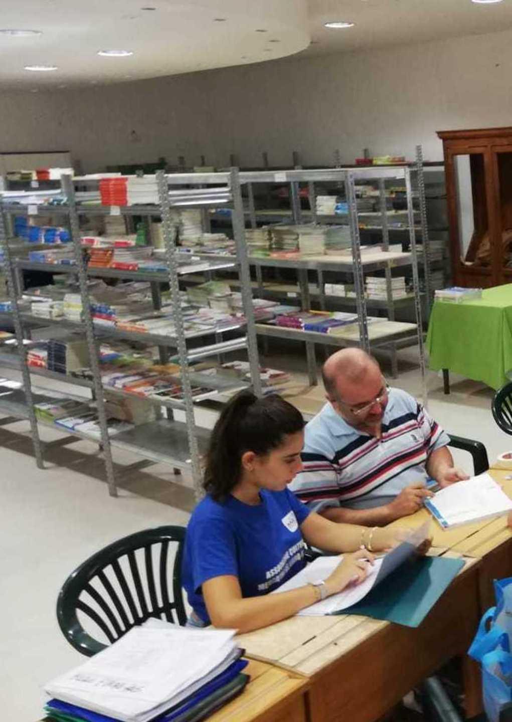 Torna il mercatino del libro usato famiglie in coda al centro Gallura