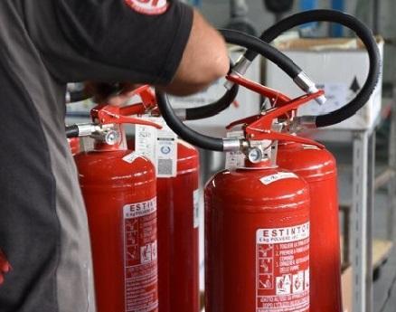 Falso tecnico cerca di raggirare due volte una ditta: fermato dalla polizia 