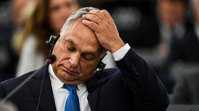 Il Parlamento Ue condanna Orban
