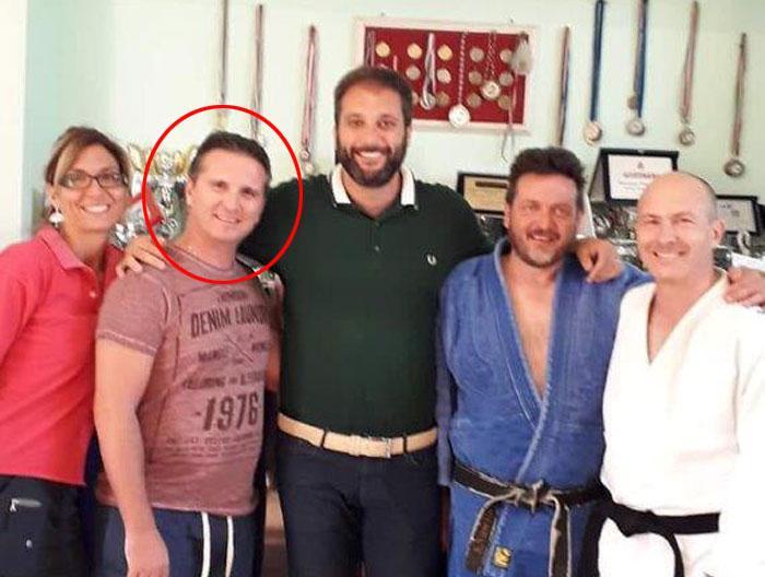 Marco Morganti (il secondo da sinistra nel cerchio rosso) con l'assessore Cosentini (al centro)