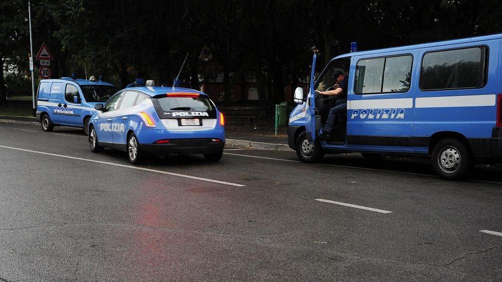 Modena, spara in aria tre colpi per sedare una lite: sequestrate le sue armi