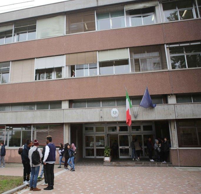 Proteste all'Istituto Secchi, genitori in rivolta contro le classi pollaio 