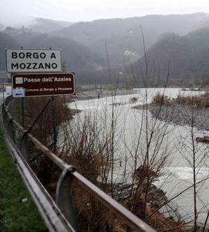 Un nuovo ponte sul Serchio? «Lo vogliamo, ma a casa nostra» 