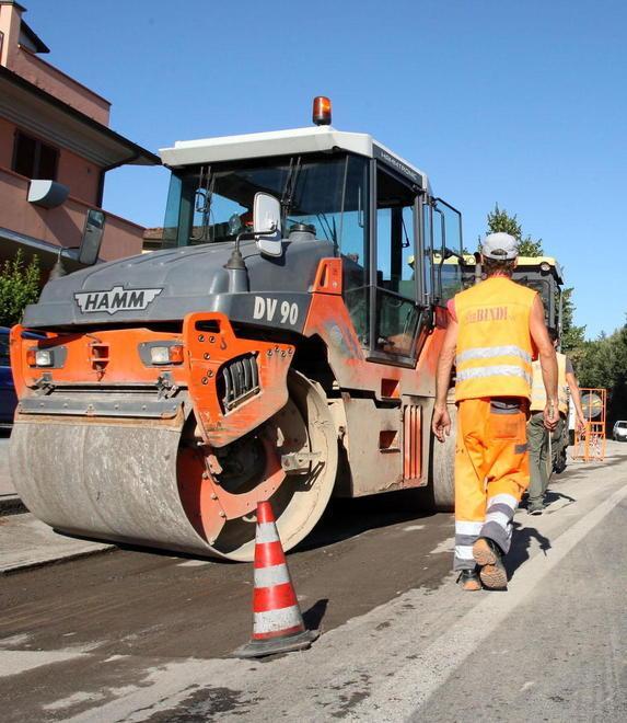 Lavori di asfaltatura in centro e a Palazzi scatta il divieto di sosta