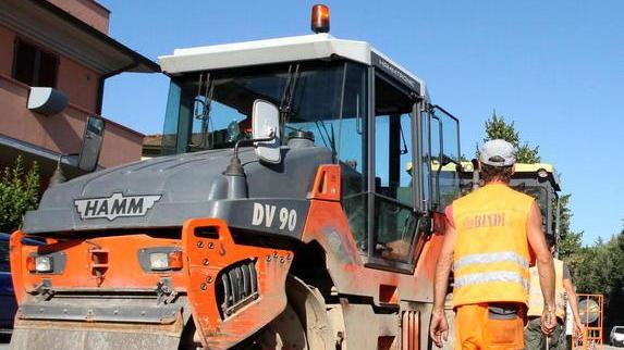 Lavori di asfaltatura in centro e a Palazzi scatta il divieto di sosta