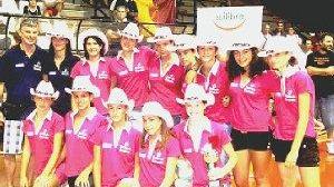 <strong>PALLAVOLO GROSSETO.</strong> Il gruppo durante la premiazione