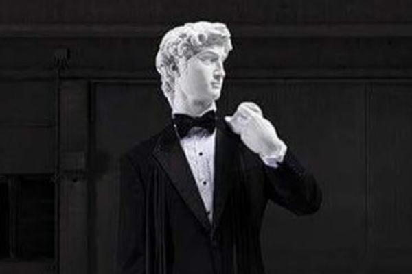 Il David dell’Accademia mette lo smoking Brioni 