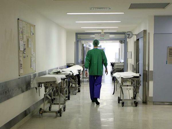 Sassari, lavanderia degli ospedali a una ditta abruzzese: rivolta dei sindacati