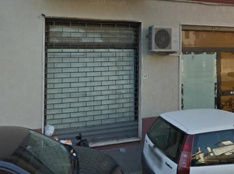 Il fondo commerciale sequestrato dalla polizia municipale