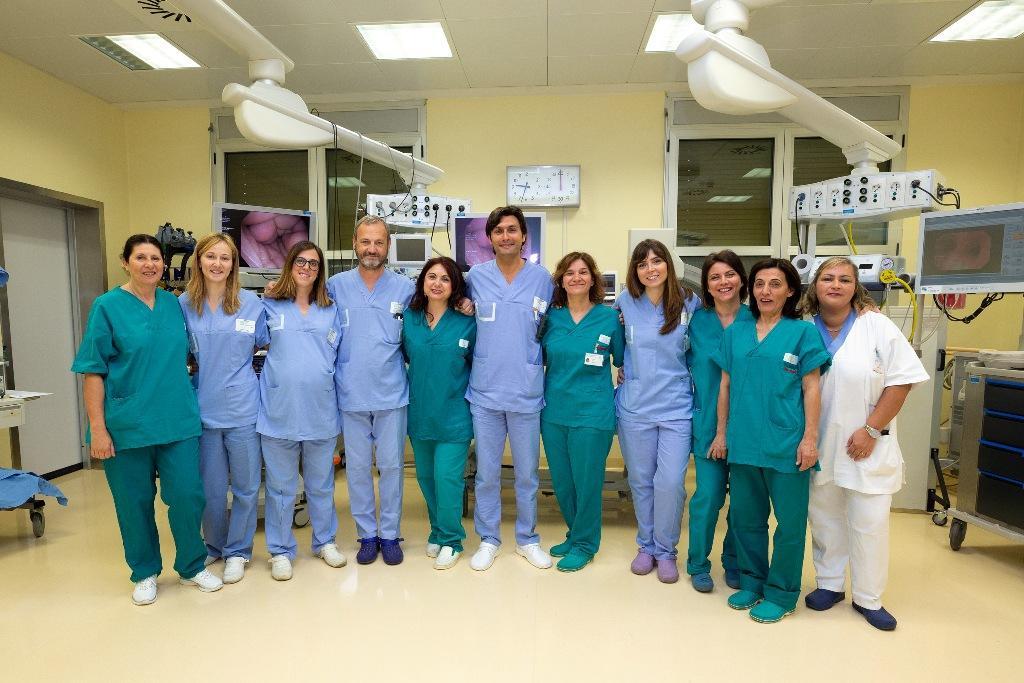 Reggio Emilia, bimbo di due anni rischia di soffocare per un cecio: cinque ore di intervento per salvarlo