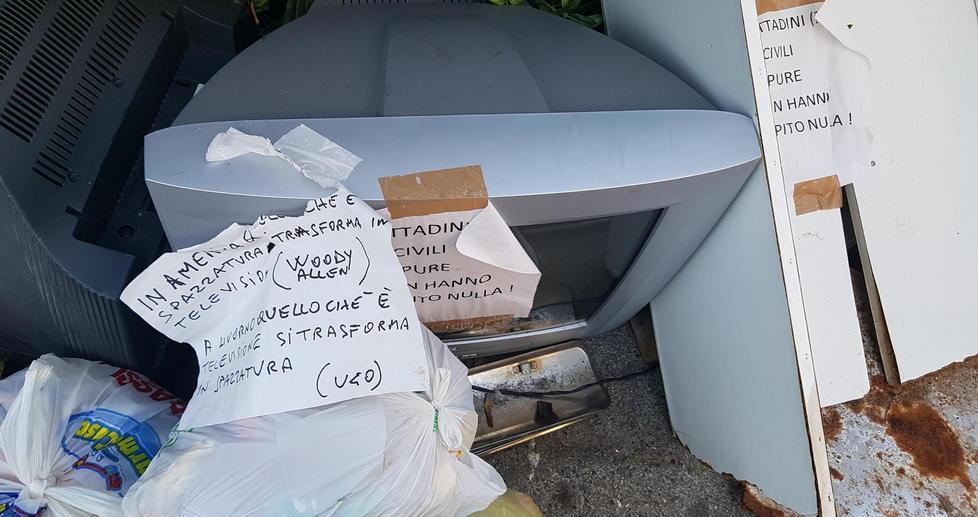 Cartelli ironici anti-incivili