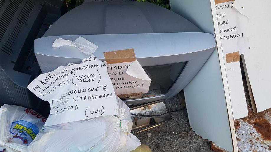 Cartelli ironici anti-incivili