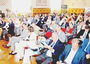 Platea gremita, ieri pomeriggio, all’assemblea annuale Confcommercio