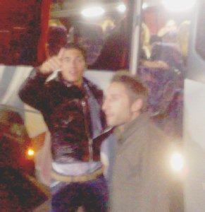 Ragazzi salgono su un discobus