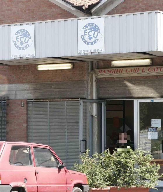 Furto di alimentari nel supermercato Ecu 