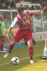 <strong>ESTERNO DESTRO.</strong> Ferdinando Vitofrancesco è nato a Foggia il 4 agosto 2008. È stato riscattato l’anno scorso dalla Cremonese (due campionati in C1, 5 gol) con cui ha un contratto fino al 2012