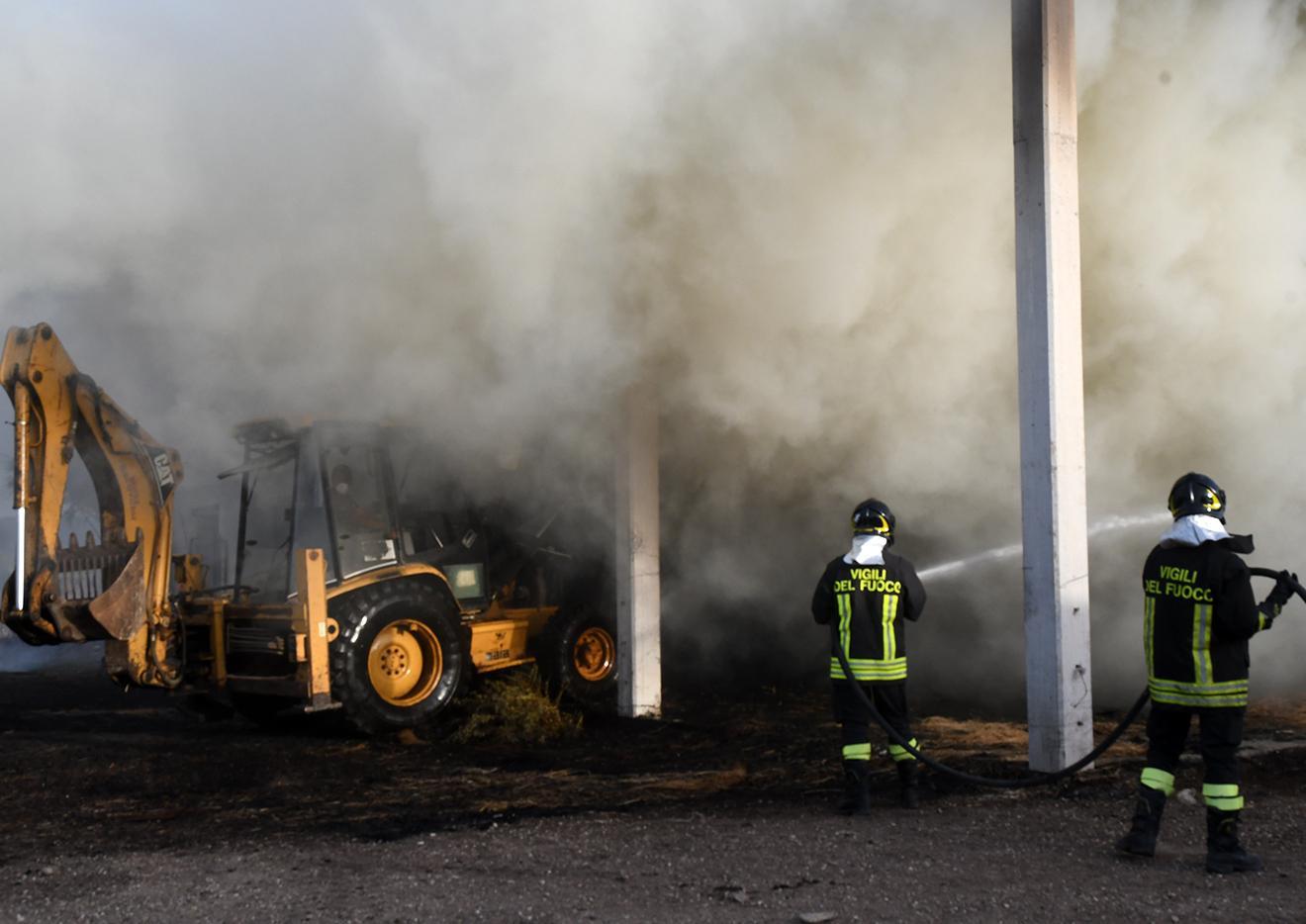 San Vero Milis, a fuoco un fienile 