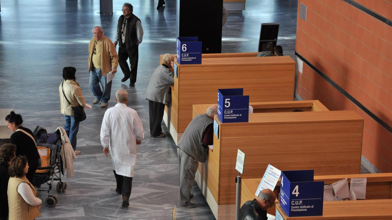 Boom di avvisi di pagamento per chi salta la visita. La Cgil: "Colpa anche delle Asl"