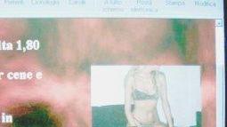 La foto osè di una ragazza su un sito Internet