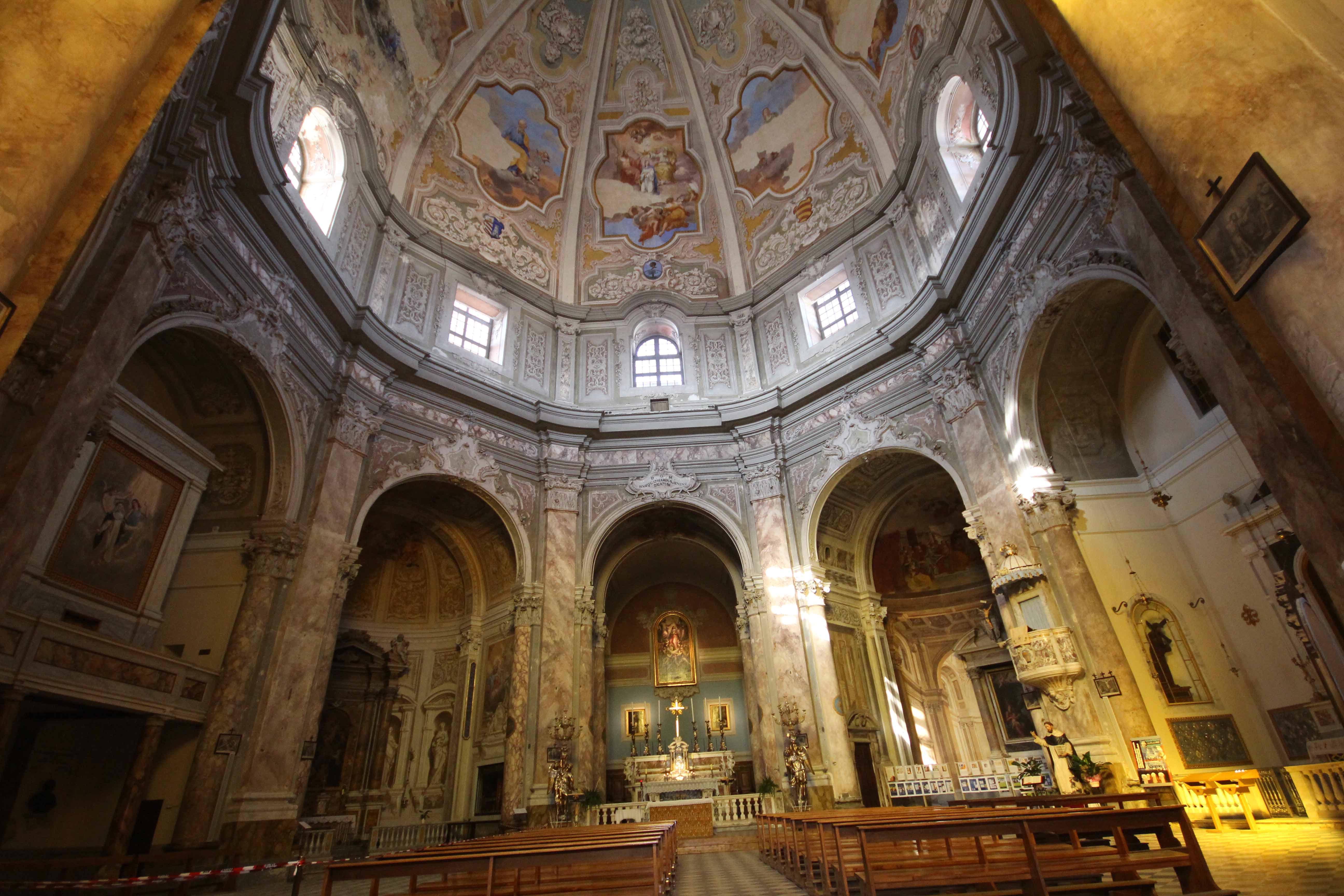 L'interno della chiesa di piazza dei Domenicani (Pentafoto)