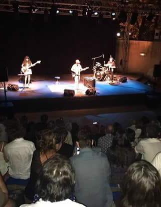 Una serata del festival del 2017, sul palco Sergio Caputo