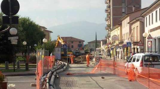 Caso fogne, centro nel caos: negozianti sul piede di guerra