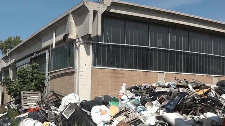 «Incerta la proprietà di quel capannone, difficile intervenire»