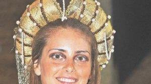 Sopra Annalisa Derobertis a fianco la madrina con le damigelle. Sotto Renato Vannucci