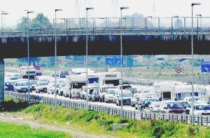 Il caos dei veicoli in coda tra Pontedera e Montopoli