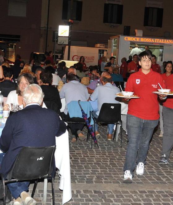 Riondino alla Fonderia e la Tavolata per la Cri